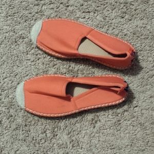 Sea Star Women's Coral Slip On Shoes Size 6